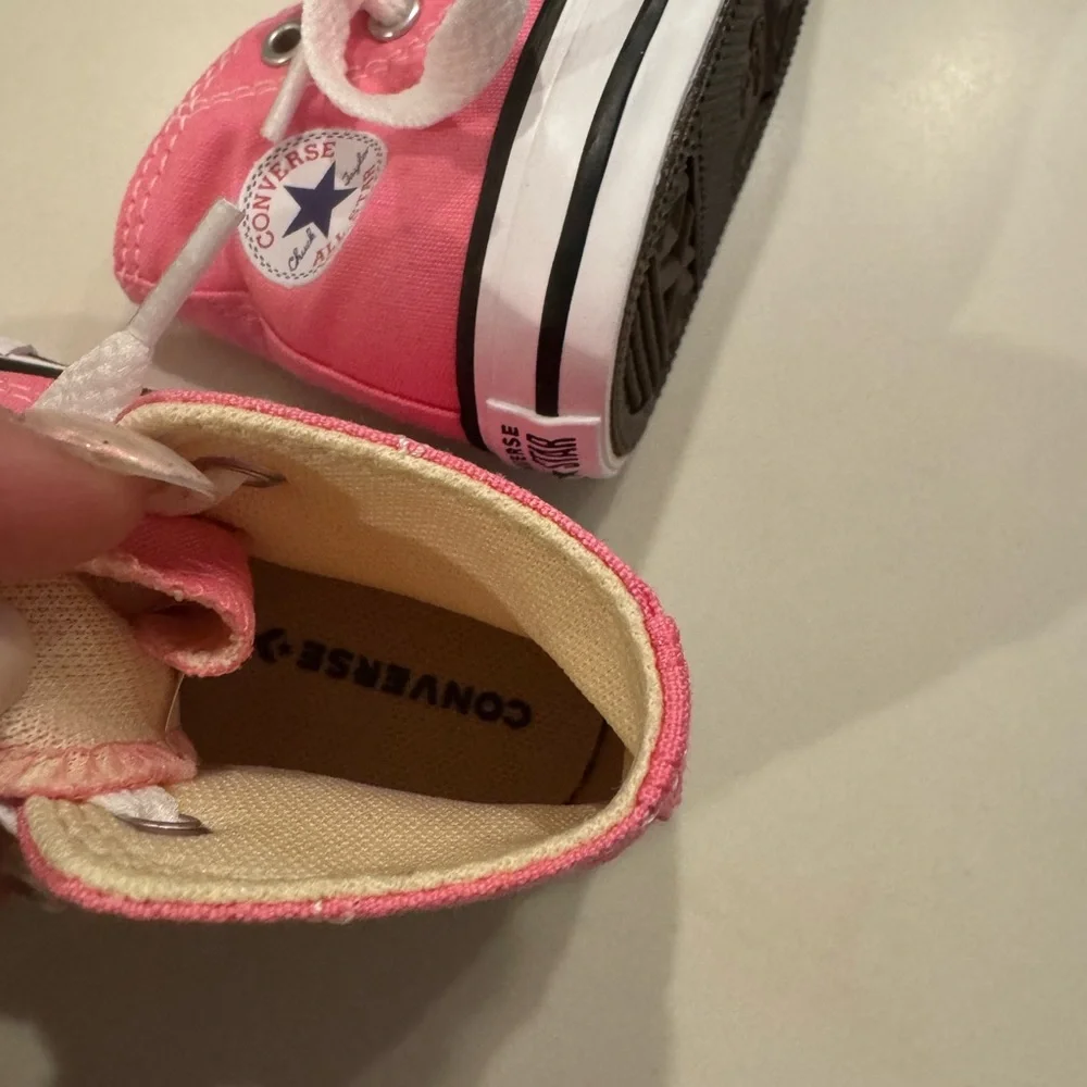 Converse vibrant pink